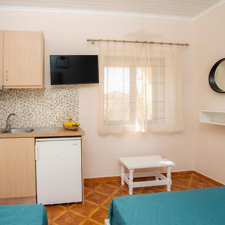 Kalamítsi Eros Appartments מראה חיצוני תמונה