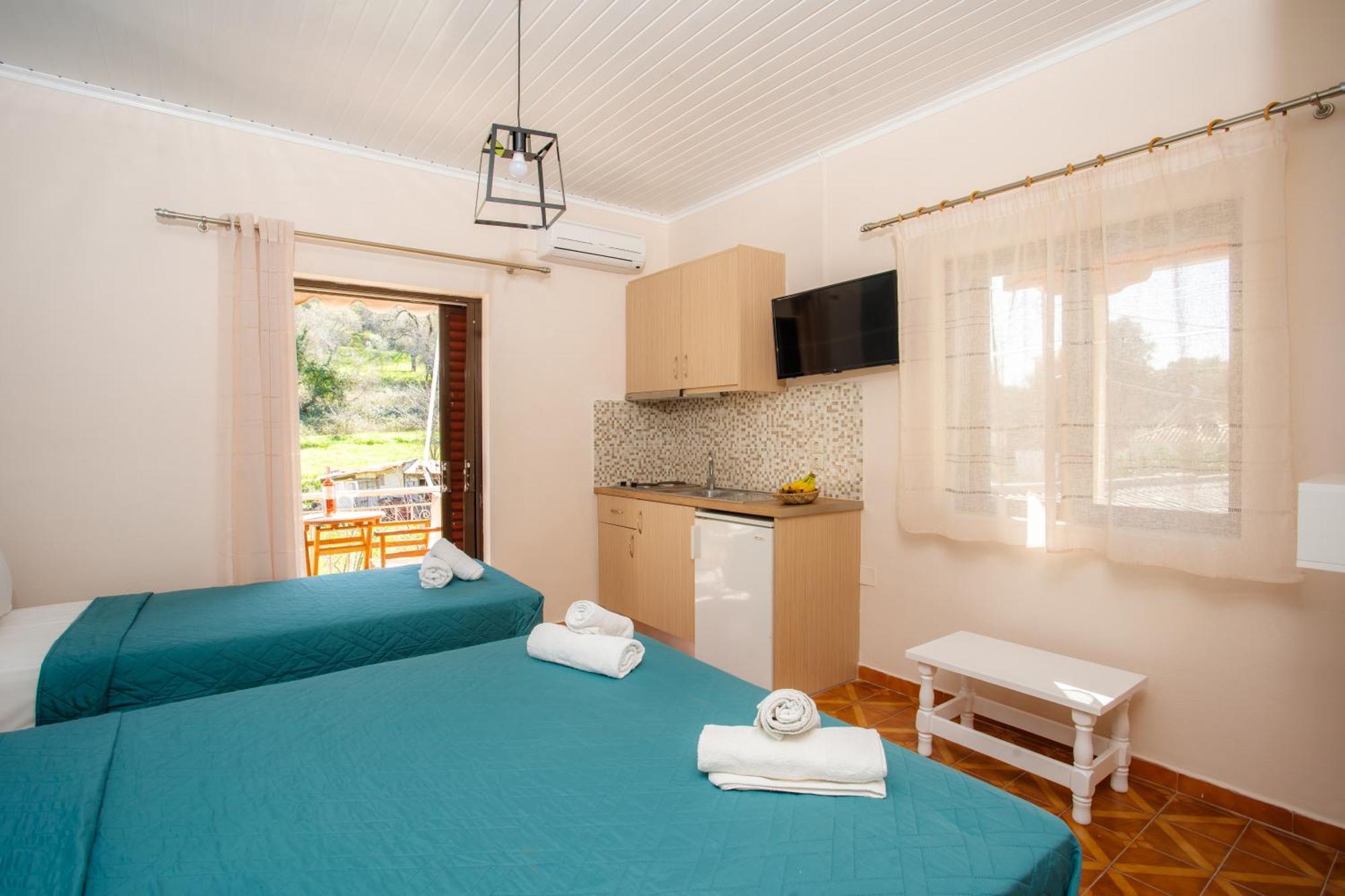 Kalamítsi Eros Appartments מראה חיצוני תמונה